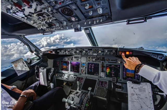 Pilotlar Arasındaki Liseli Atışması Kuleye Yansıdı: 'Görüşelim Canım, Çıkışa Gel'
