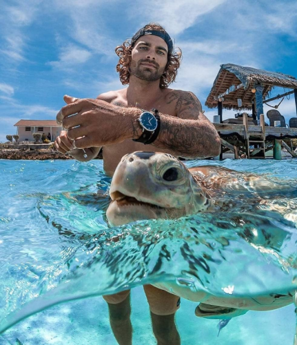 Tatilleri İçin Dudak Uçuklatan Oteller ve Şampanyalı Yat Partileri Tercih Eden Instagram'ın Zengin Çocukları
