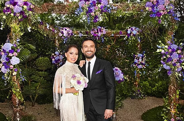 Ağlamıyoruz, Gözümüze Bir Şey Kaçtı: Mega Bebek Doğdu, Tarkan Baba Oldu!