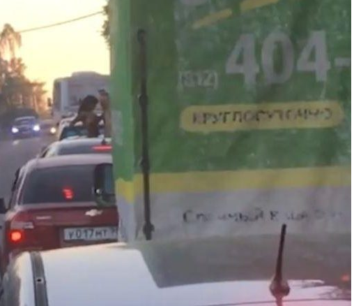 Trafikte inanılmaz anlar! Herkesin ortasında…