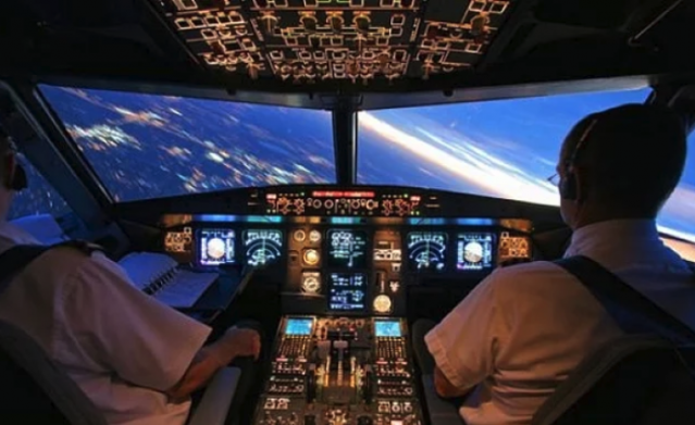 Pilotlar Arasındaki Liseli Atışması Kuleye Yansıdı: 'Görüşelim Canım, Çıkışa Gel'