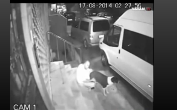 SOKAK ORTASINDA KÖPEĞE T*CAVÜZ ETTİ! İNSANLIIK DIŞI BİR HAREKET! ASILMASI LAZIM...