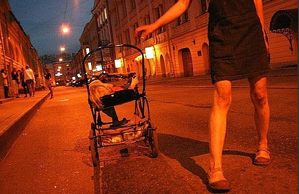 Uyuşturucu Bağımlısı Anne ve Babayla Yaşayan Çocuğun Yürek Burkan Hikayesi..