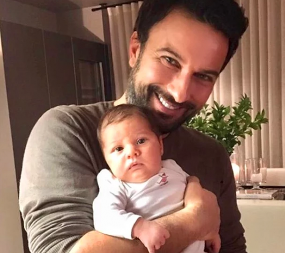 Ağlamıyoruz, Gözümüze Bir Şey Kaçtı: Mega Bebek Doğdu, Tarkan Baba Oldu!