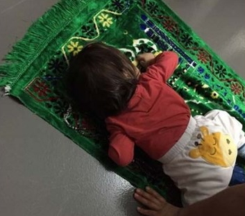 DEMET AKALIN KIZININ BU FOTOĞRAFINI PAYLAŞTI! YER YERİNDEN OYNADI! PEKİ YA SİZCE HANGİ TARAF HAKLI?