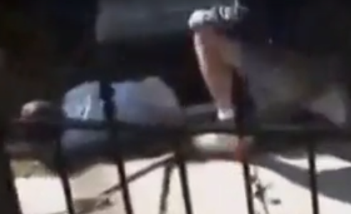 KIZIYLA BU HALDE YAKALADIĞI GENCE BAKIN NE YAPTI!!!