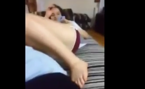 LİSELİ KIZLAR CANLI YAYIN YAPTI UTANÇ VERİCİ GÖRÜNTÜLER!!