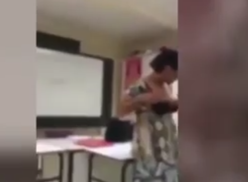 ÖĞRETMEN BİYOLOJİ DERSİNİ BÖYLE VERİNCE VELİLERDEN ŞİKAYET YAĞDI!!GİZLİ KAMERAYA GÖRÜNTÜLER BÖYLE YANSIDI!! ŞOK OLACAKSINIZ!!