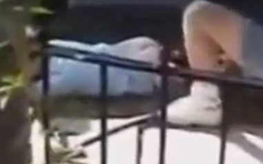 KIZIYLA BU HALDE YAKALADIĞI GENCE BAKIN NE YAPTI!!!