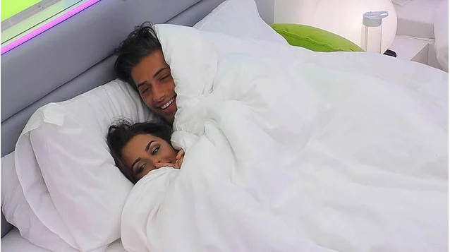 Kimin Eli Kimin Cebinde Belli Olmayan ve Aleni Seks Yapılan İngiltere'nin Kısmetse Olur Programı: Love Island