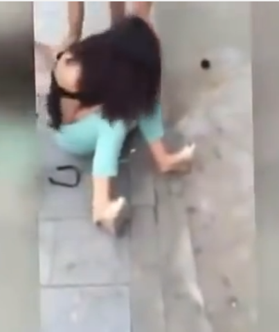 ÖNCE SOYDULAR SONRA DÖVDÜLER! İŞTE O GÖRÜNTÜLER...