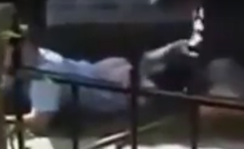 KIZIYLA BU HALDE YAKALADIĞI GENCE BAKIN NE YAPTI!!!