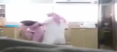 MUTFAKTA HİZMETÇİSİNİ ZORLA ... BU GÖRÜNTÜLER ŞOKE EDİYOR!!