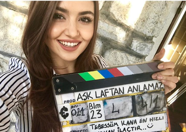 Hande Erçel'den öğrendiğimiz 4  güzellik ipucu