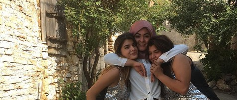 İŞTE HANİFE'NİN MERAK EDİLEN AİLESİ