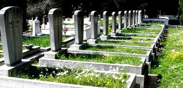 SAKIN MEZARI PARMAĞINIZLA GÖSTERMEYİN ÇÜNKÜ...