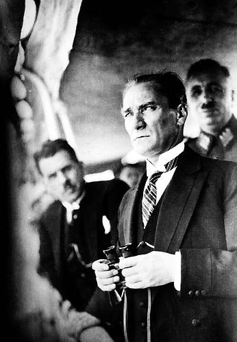 Ulu Gazi Mustafa Kemal Atatürk'ün Bilinmeyen Fotografları