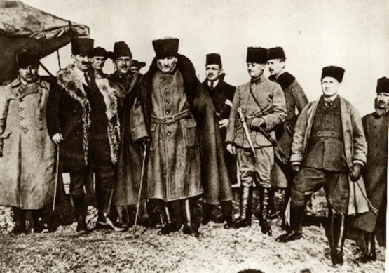 ATATÜRK'ÜN HAYATI VE GÖRMEDİĞİNİZ KARELER...