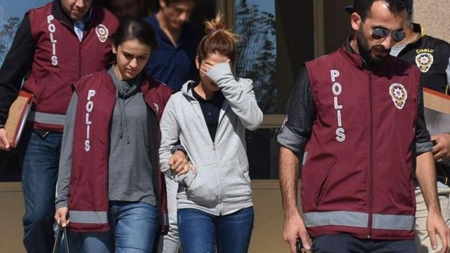 ORTAOKUL ÖĞRENCİSİ KIZLARA PARA KARŞILIĞI BAKIN NE YAPMIŞLAR!!
