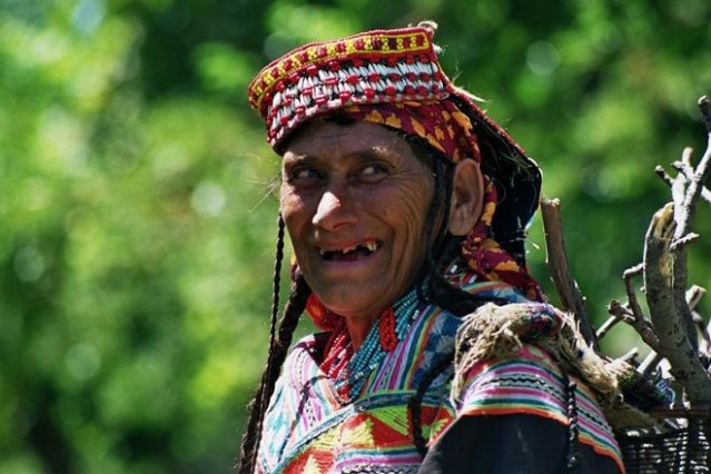 İŞTE 70’İNDE DOĞURAN, ORTALAMA 120 YIL YAŞAYAN VE KANSER BİLMEYEN HUNZA TÜRKLERİNİN SIRRI!!