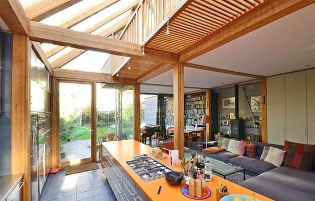 1 yıl önce aldığı evi 36 katına sattı!