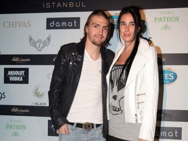 Asena Ekin istedi Caner Erkin aldı... Yok artık..! Öyle bir şey aldı ki..!