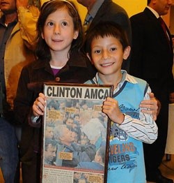 Bill Clinton'un Burnunu Sıkan O Bebeği Şimdi Görenler Şaşırıyor!