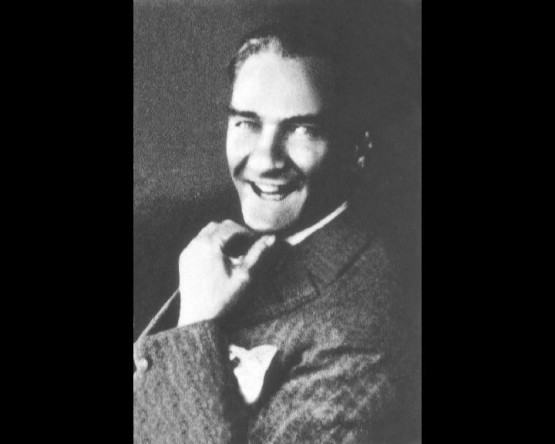 ATATÜRK'ÜN HAYATI VE GÖRMEDİĞİNİZ KARELER...