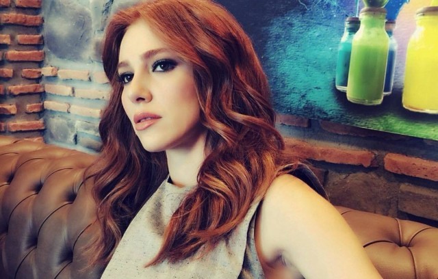 KULAKLARINIZA İNANAMAYACAKSINIZ... BAKALIM PARA İÇİN NE KADAR İLERİ GİDECEK...ELÇİN SANUYA DUDAK UÇUKLATAN TEKLİF AMA..