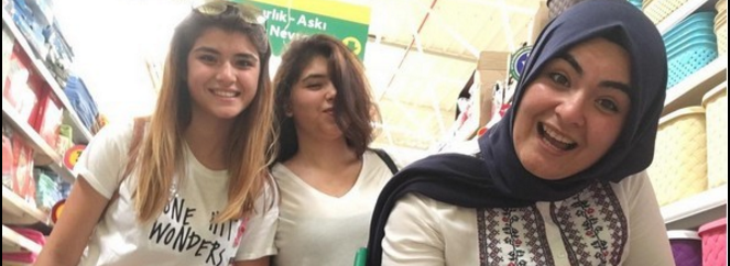 İŞTE HANİFE'NİN MERAK EDİLEN AİLESİ