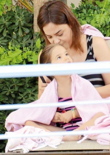 Ebru Gündeş’in kızı büyüdü! Annesine benzerliğiyle şaşırtıyor