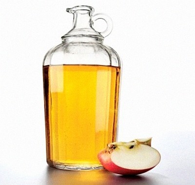 Bunu ilk defa öğreneceksiniz! Sirkeyi pamukla cildinize sürün yarım saat sonra…