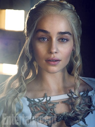 Yaşayan en s*ksi kadın Emilia Clarke, Esquire'e poz verdi!