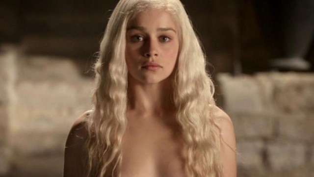 Yaşayan en s*ksi kadın Emilia Clarke, Esquire'e poz verdi!