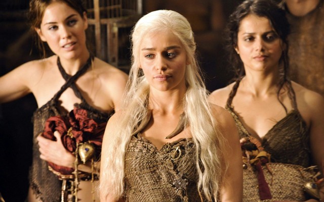 Yaşayan en s*ksi kadın Emilia Clarke, Esquire'e poz verdi!