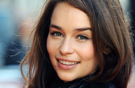 Yaşayan en s*ksi kadın Emilia Clarke, Esquire'e poz verdi!