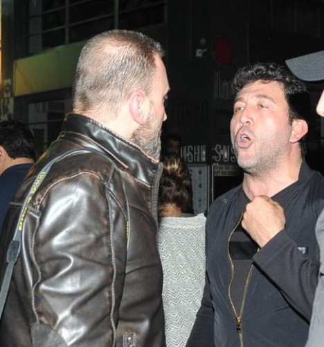 Emre Kınay Fena Patladı! Sevgilisinin Yanında Muhabirlere..