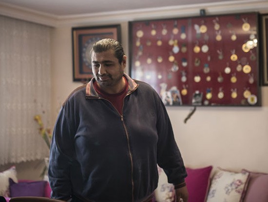 MİLLİ BOKSORÜMÜZ ÖLÜMLE PENÇELEŞİYOR..!