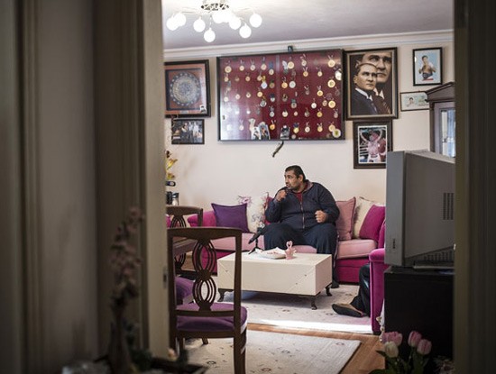 MİLLİ BOKSORÜMÜZ ÖLÜMLE PENÇELEŞİYOR..!