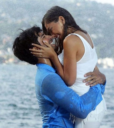 Fahriye Evcen'den Kara Sevda setine baskın..!