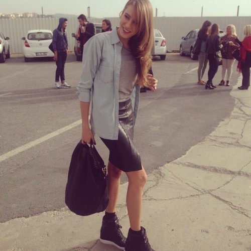 Serenay sarıkaya'ya şok!