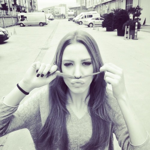 Serenay sarıkaya'ya şok!