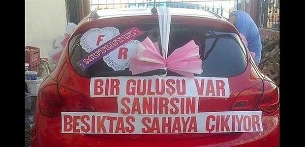 Gelin arabalarındaki ilginç yazılar görenleri kahkahaya boğdu!