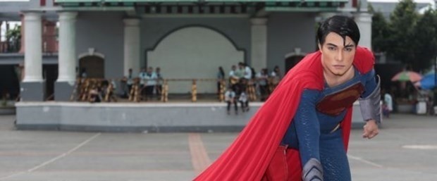 Superman'e Benzemek İçin 23 Kez Ameliyat Oldu! Son Hali Şok Etti..
