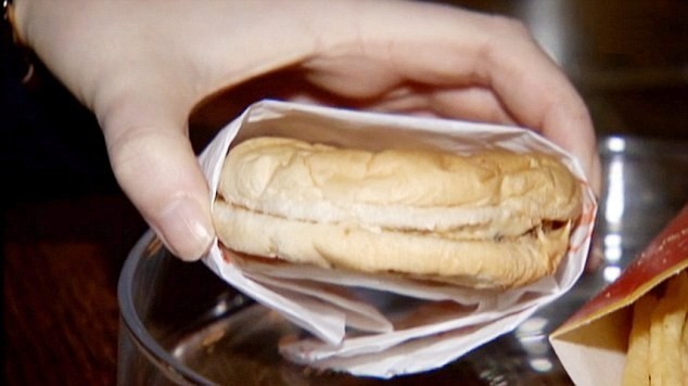 20 YILDIR SAKLADIKLARI HAMBURGERİ AÇTILAR VE BAKIN NEYLE KARŞILAŞTILAR!