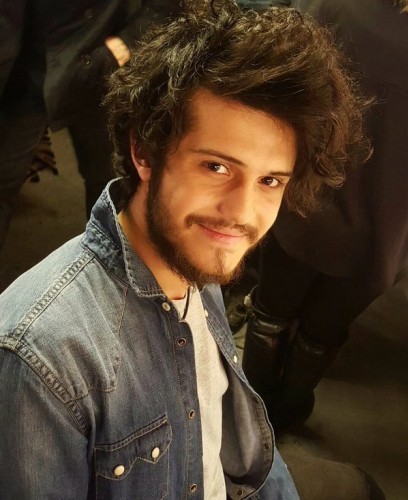 Meğer başını öne eğmesinin bir sebebi varmış!