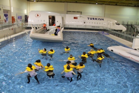 Hostesler böyle eğitiliyorlar