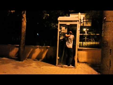 TELEFON KULÜBESİNDE S*KS YAPARKEN YAKALANDILAR!