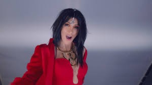 HANDE YENER YATAK ODASINA...