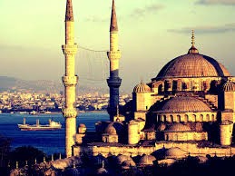 Mahalle bir anda karıştı! Ezanı beklerken...